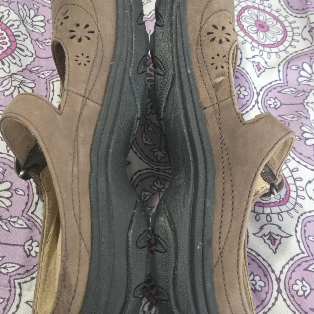 Keen Brown Mary Jane Flats - Picture 7 of 12